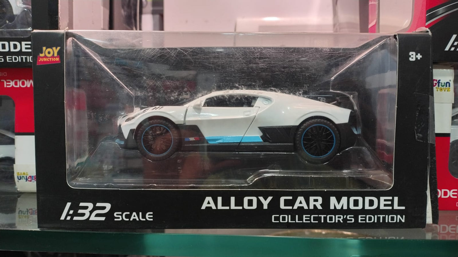 BUGATI 1:32 DIECAST CAR