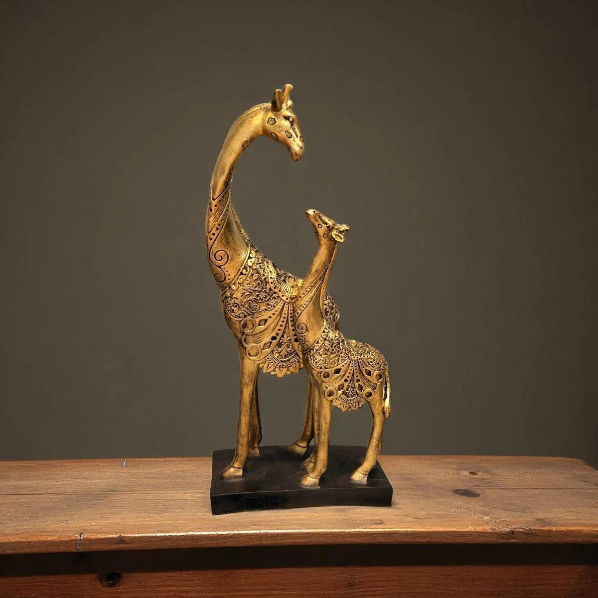 Golden Giraffe Mother Baby Showpiece Decor Handcrafted Resin Motumal-motumal