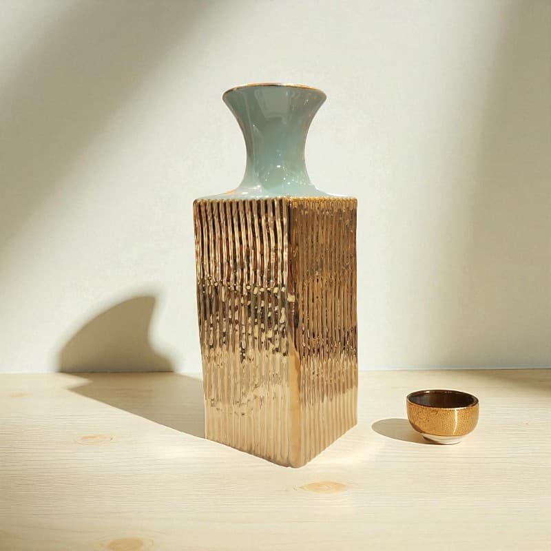Golden Luxe Textured Vase Pastel Green Neck Motumal-motumal
