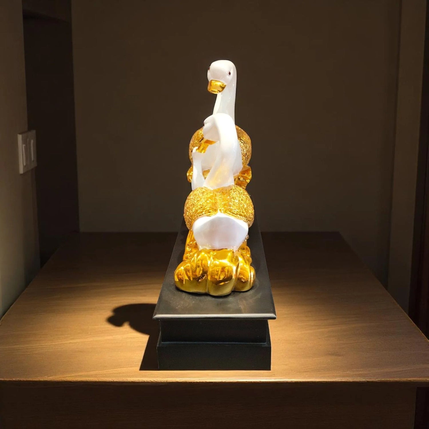 Golden Swan Family Showpiece Decor Figurine Motumal-motumal
