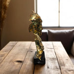 Artistic side view of golden leaf couple showpiece – Made in India