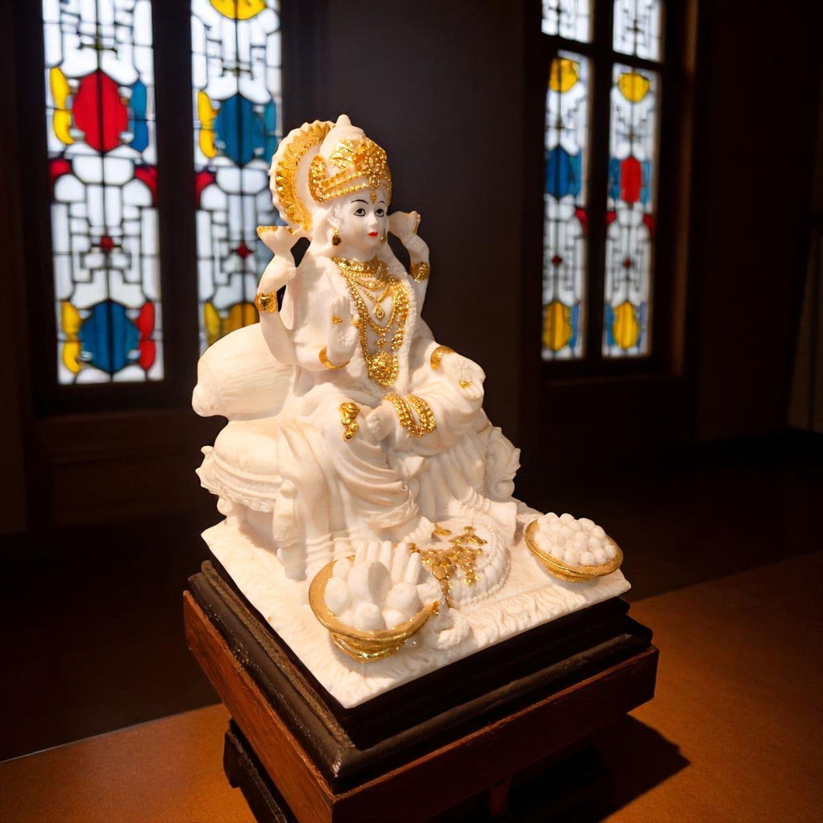 White Gold Maa Lakshmi Idol On Ornate Throne Decor Motumal-motumal